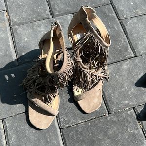Steve Madden taupe fringe sandals